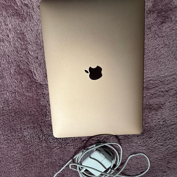 Apple MacBook Air 13in - Picture 2 of 3